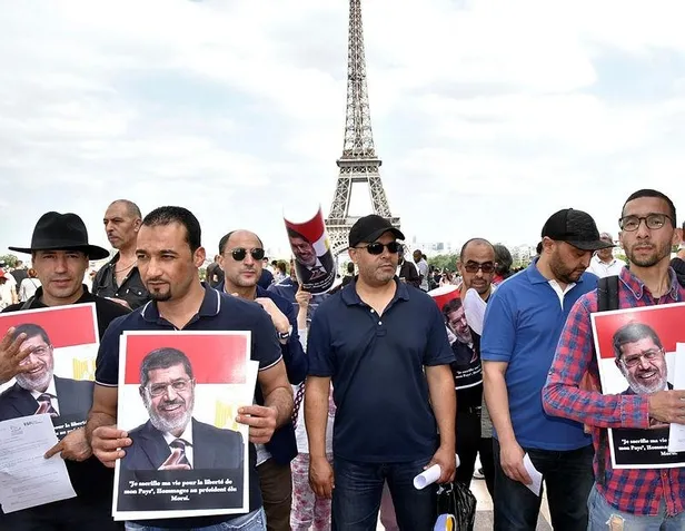 Fransa'nın başkenti Paris'te "Muhammed Mursi" gösterisi