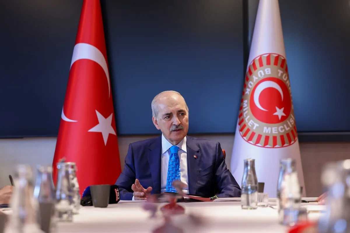 kurtulmustan-chp-krizi-icin-ictuzuk-mesaji-kilicdaroglunun-konusmasina-engel-yok-1780761755888.jpeg Kurtulmuş’tan CHP krizi için İçtüzük mesajı: Kılıçdaroğlu'nun konuşmasına engel yok-6