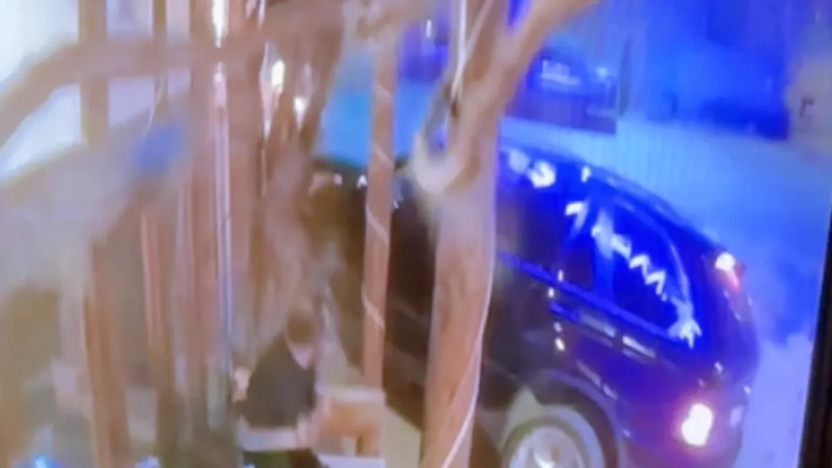 Kütahya'da faciaya ramak kaldı! Cip kontrolden çıkıp kafeye daldı: 1'i ağır 2 kişi yaralı