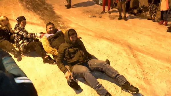 İstanbul'da gece kar yağışı etkili oldu! Kimisi kayak takımını aldı kimisi drift yaptı-7