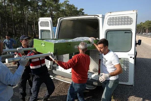 Mersin'de Akkuyu Santrali'nde çalışan Rus mühendisleri taşıyan minibüs kaza yaptı: 2 ölü, 11 yaralı-2