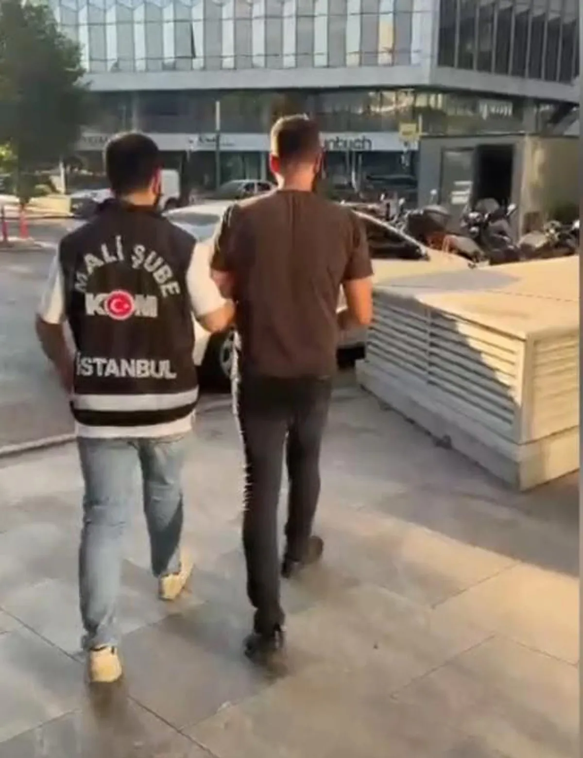 İstanbul merkezli 9 ilde yasa dışı bahis operasyonu: 32 şirkete el konuldu! MASAK 30 milyarlık organize ağı deşifre etti-3