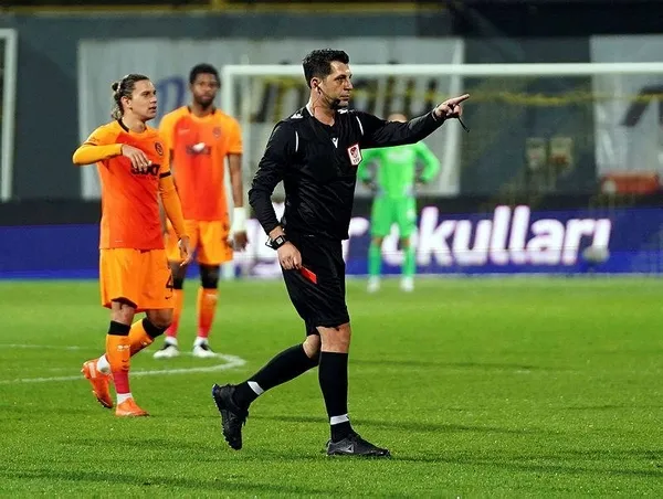 Fatih Terim kırmızı kart gördü çılgına döndü! "Sen bekçi bile olamazsın"-1