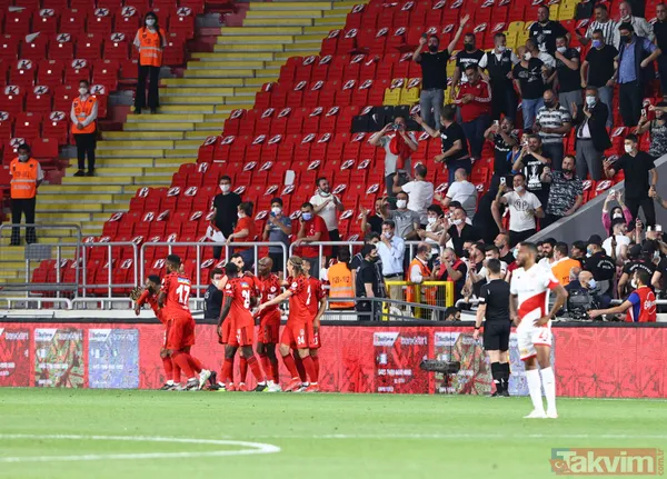 Ziraat Türkiye Kupası'nı kazanan Beşiktaş kupayı kaldırdı! İşte kutlamalardan kareler... - 37