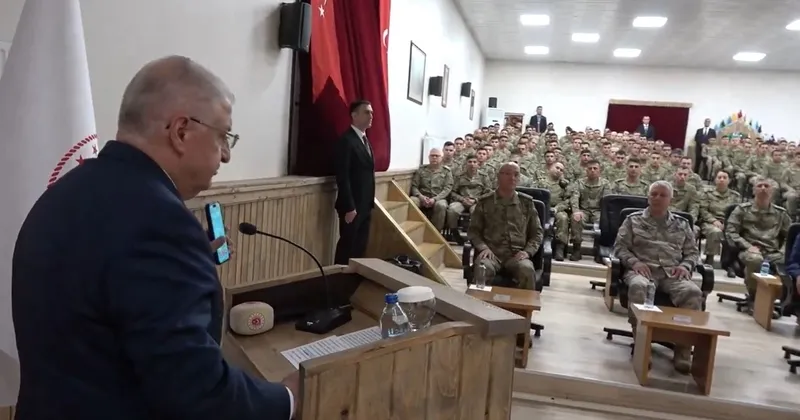 baskan-erdogan-mehmetcikle-bayramlasti-sinir-ve-otesindeki-mucadele-ayni-sekilde-devam-edecek-1712754188936.jpg Başkan Erdoğan, Mehmetçikle bayramlaştı: Sınır ve ötesindeki mücadele aynı şekilde devam edecek-2