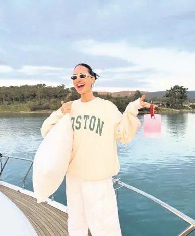 yeni-sarkisi-feryat-ile-gundemde-olan-hadiseden-1-milyon-tllik-ayakli-reklam-1681933241366.jpeg Yeni şarkısı Feryat ile gündemde olan Hadise'den 1 milyon TL'lik ayaklı reklam!-12