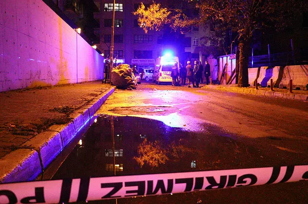 Yaşlı adamı, başını taşla ezerek öldürdü