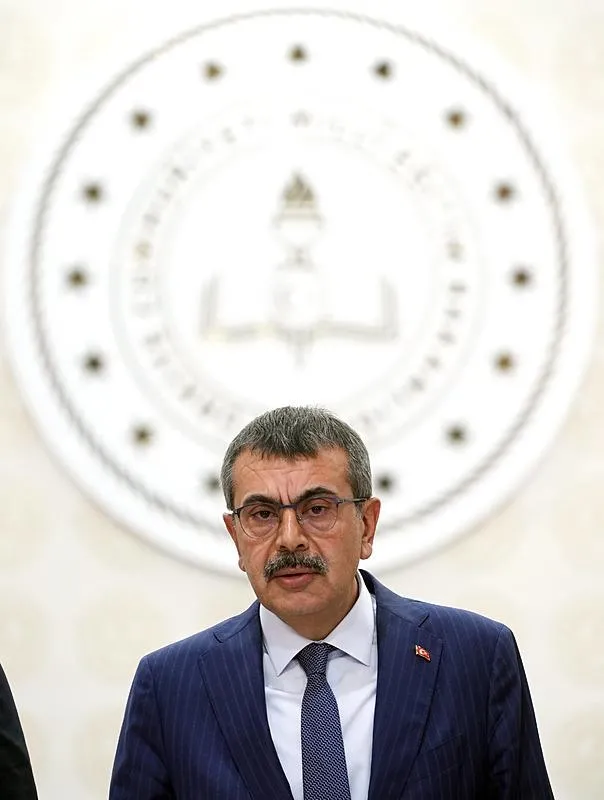 Eyüpsultan'da lisede dehşet! Okul müdürü İbrahim Oktugan'ı silahla öldüren öğrenci tutuklandı | Milli Eğitim Bakanı Tekin: Bu işin peşini bırakmayız-14