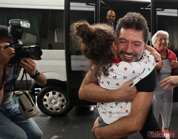Aylar sonra Türkiye'ye dönen Hakan Atilla'nın karşılanmasında duygu dolu anlar yaşandı - 28