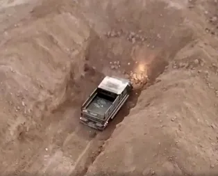 Son dakika: Barış Pınarı Harekatı bölgesinde teröristlere ait bombalı araç ele geçirildi