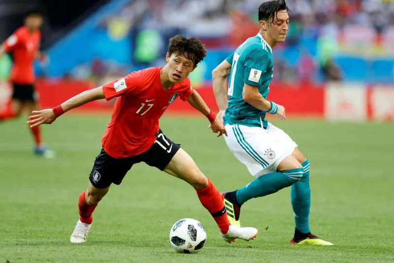 Alman holiganlar Mesut Özil'e saldırdı - 3