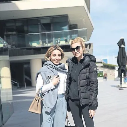 Aynı dizide oynayan Nur Fettahoğlu ile Selma Ergeç dostluklarını hala koruyor: İkilinin makyajsız halleri ise beğeni topluyor!