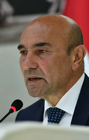 CHP'li Tunç Soyer'in keyif çatmak için Tarihi Şato Restoran'ı Başkanlık Konutu'na çevirmesine tepkiler büyüyor