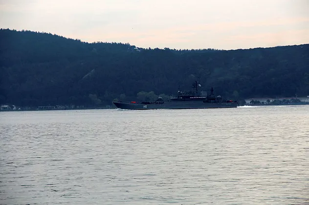 İstanbul Boğazı'nda dikkat çeken görüntü