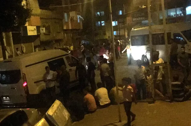Evinin önünde tüfekle vurularak öldürüldü
