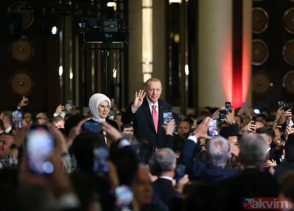 Dünyanın gündemi Başkan Erdoğan'ın 'yemin'i! Rusya'da "Batı seçimleri etkilemeye çalıştı, Ankara ve Moskova kucaklaştı" haberleri - 13