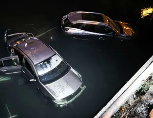 Zeytinburnu’nda iki otomobil dereye uçtu!