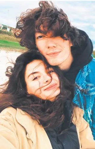 Hercai dizisinin yıldızı Ebru Şahin sevgilsi Cedi Osman ile hasret giderdi