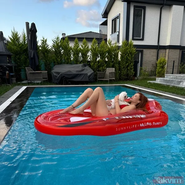 45 yaşındaki Mine Tugay’ın akşam vakti havuz keyfi! Kırmızı bikinisiyle sere serpe paylaşınca ortalık karıştı! Akılalmaz yorumlar... - 8