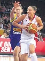 Kadınlar 5’te 5 yaptı