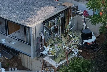 Vaniköy'deki kaçak villanın yıkımında gerginlik! Bakanlık sabah başladı İBB şova geldi ağaçlara zarar verdi