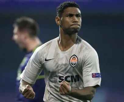 galatasaray-ve-fenerbahce-arasinda-kiyasiya-transfer-yarisi-5-milyon-euro-beklentisi-olan-tete-hangi-takima-gi-1691184287729.jpeg Galatasaray ve Fenerbahçe arasında kıyasıya transfer yarışı! 5 milyon Euro beklentisi olan Tete hangi takıma gidecek?-1