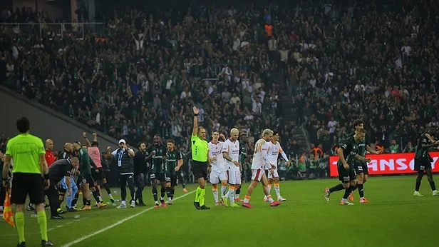 Galatasaray’da Okan Buruk’un 11’i tartışma yarattı! Icardi eleştirilerin odağında