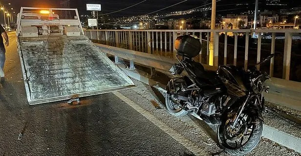 İzmir’de gece yarısı feci kaza! Kamyona çarpan motosikletin sürücüsü öldü