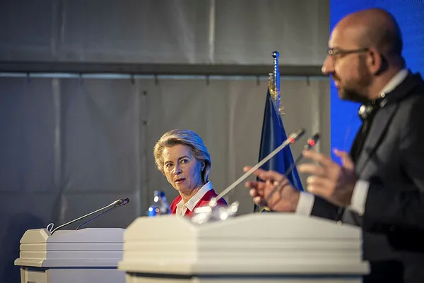 ab-kurumlarinin-liderleri-aralarindaki-protokol-kavgasini-masaya-yatiriyor-1618243815644.jpg AB kurumlarının liderleri, aralarındaki protokol kavgasını masaya yatırıyor-7