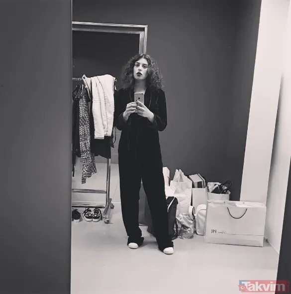 Yeşilçam'ın yıldızı Aydan Şener'in kızı da oyuncu çıktı! Ayhan Akbin'le 1991 yılında boşanmışlardı! Meğer Serenay Sarıkaya ve Çağatay Ulusoy'la... - 10