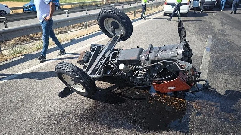 Gaziantep'te feci kaza | TIR traktörü ikiye böldü: 2 yaralı (DHA)