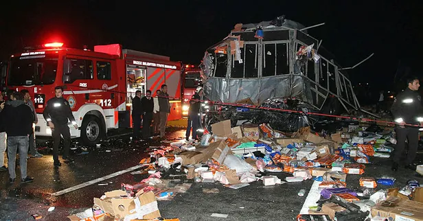 Düzce'de katliam gibi kaza! 2 ölü, 35 yaralı!-1