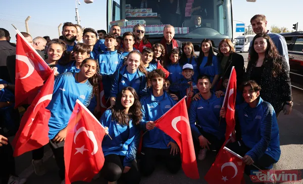 Başkan Erdoğan'a Gaziantep'te coşkulu karşılama! Davullarla zurnalarla beklediler... 6'lı masaya pankartla gönderme - 13