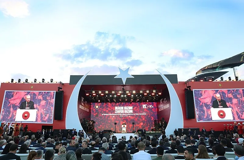 fetonun-koku-kurutulacak-baskan-erdogandan-kararlilik-mesaji-turkiye-hainlerin-basini-ezecek-kudrete-sahip-1784137020933.jpeg FETÖ'nün kökü kurutulacak! Başkan Erdoğan'dan kararlılık mesajı: Türkiye hainlerin başını ezecek kudrete sahip-5