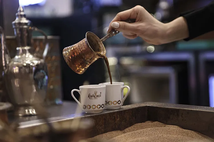 gunluk-turk-kahvenize-1-tutam-eklemek-yeterli-nefesi-temizliyor-agiz-kokusu-14-saat-yok-olacak-1721236536418.jpg Günlük Türk kahvenize 1 tutam eklemek yeterli! Olanlara inanamayacaksınız-3