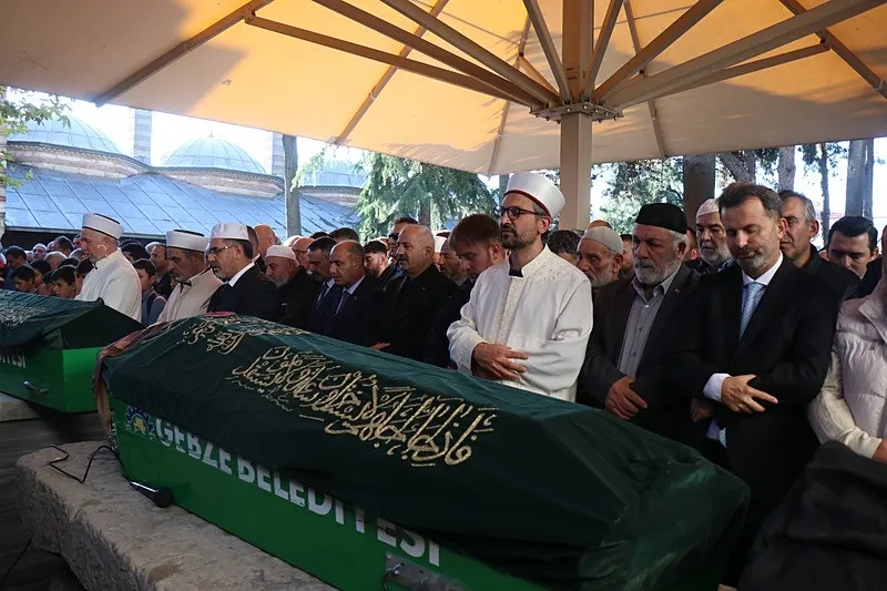 Gebze'de çöken binada hayatını kaybeden Bilir ailesi son yolculuklarına uğurlandı!-5