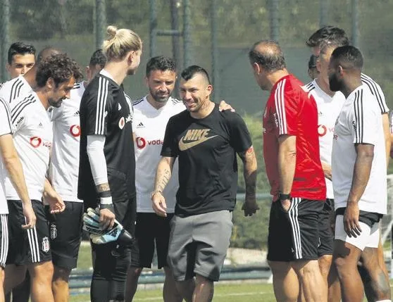 Gary Medel alkışlarla veda etti