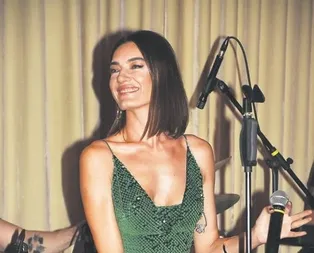 Hande sahneye alıştı