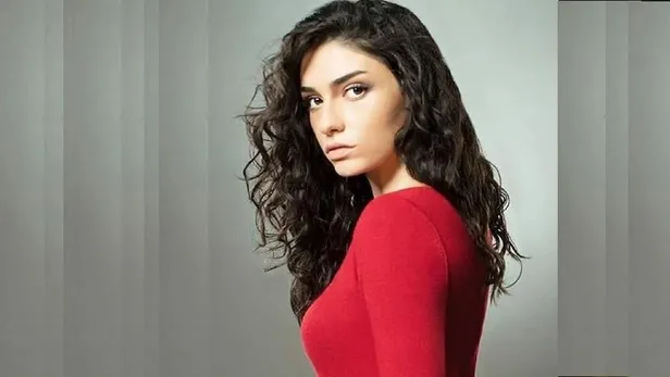 hazar-erguclunun-panik-gecesi-19-yas-buyuk-sevgilisi-onur-unluden-ayrilan-guzel-oyuncu-ilk-kez-biriyle-goruntu-1678389094036.jpeg Hazar Ergüçlü'nün panik gecesi! 19 yaş büyük sevgilisi Onur Ünlü’den ayrılan güzel oyuncu ilk kez biriyle görüntülendi-5