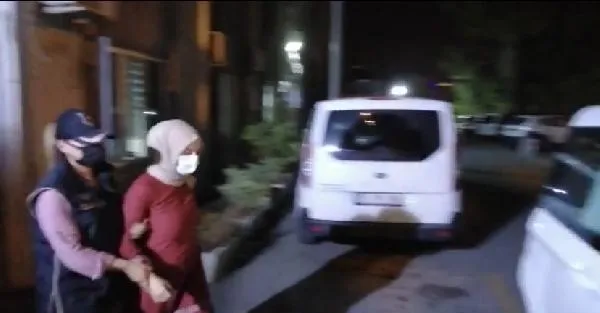 SON DAKİKA: FETÖ elebaşı Gülen'in akrabası Munise Gülen İzmir'de yakalandı-5