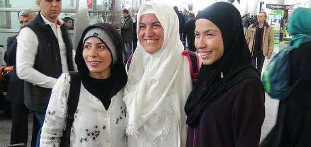 Ünlü sanatçı tesettüre girdi