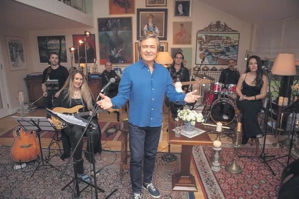 hande-yener-ve-serdar-ortac-performanslariyla-kurucesmeyi-salladi-1632175011252.jpeg Hande Yener ve Serdar Ortaç performanslarıyla Kuruçeşme'yi salladı!-11