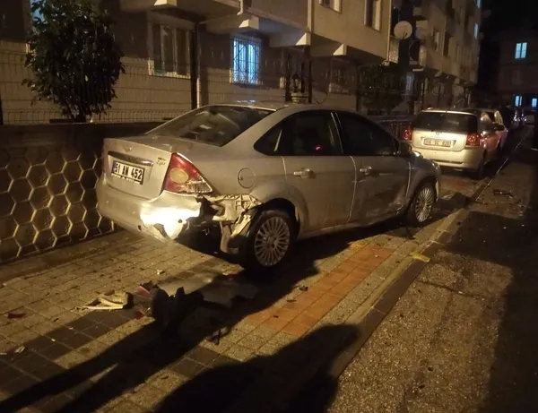 direksiyon-basinda-kalp-krizi-geciren-surucu-park-halindeki-2-otomobile-carpip-oldu-1679108923413.jpg Direksiyon başında kalp krizi geçiren sürücü, park halindeki 2 otomobile çarpıp öldü-2