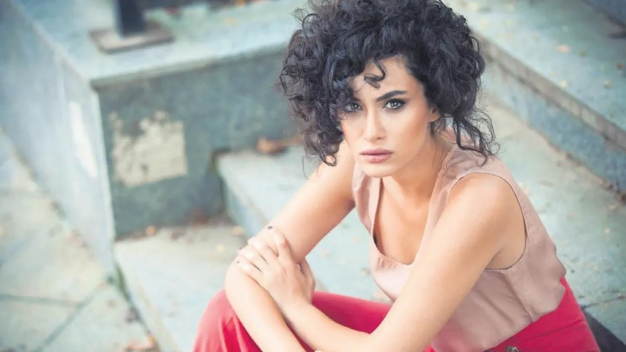 Hande Doğandemir o sorulardan sıkıldı