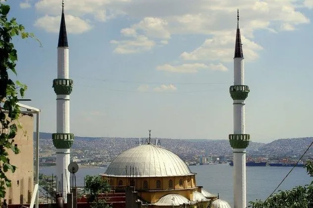 Camide müzik provokasyonunda flaş detaylar ortaya çıktı! Kameralar tek tek incelendi: Polisten "ihbar" çağrısı