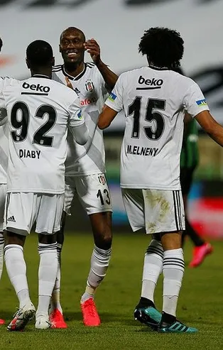 Beşiktaş'tan gol şov! Yarım saatte 4 gol buldu, taraftarını mest etti...