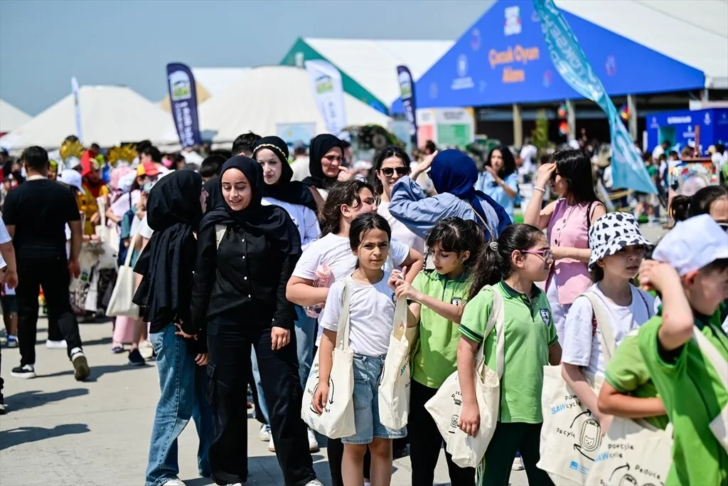 sifir-atik-festivali-ikinci-gununde-de-ziyaretci-akinina-ugradi-ailelerden-etkinlige-tam-not-1780668068171.jpg Sıfır Atık Festivali ikinci gününde de ziyaretçi akınına uğradı: Ailelerden etkinliğe tam not-6