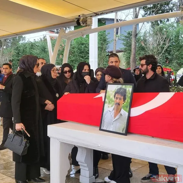 Cenazede Gergin Anlar 2 Ocak'ta Aramızdan Ayrılan Merhum Sanatçının Cenaze Töreninde De Gerilim Devam Etti. Tayfur'un Yeğeni, Tuğçe Tayfur'u Cenazeye...