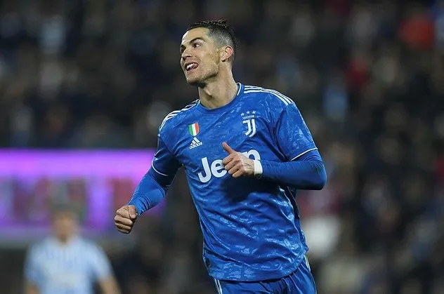 Ronaldo rakibi Messi'yi ikiye katladı!