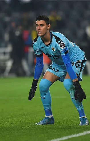 Beşiktaş'tan Fenerbahçe'ye transfer çalımı! Berke Özer Kartal mı oluyor?